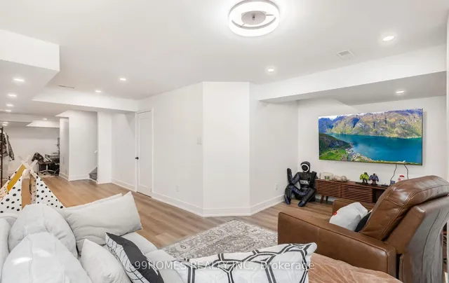 Additional image 21 of 70 Sky Harbour Dr