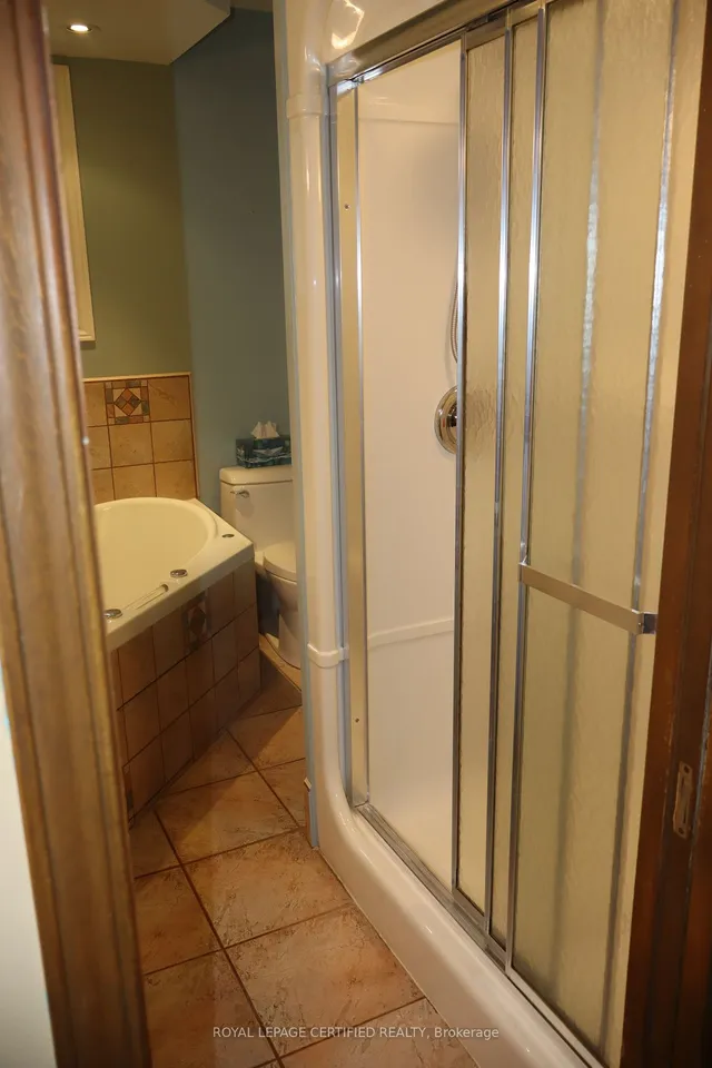 Additional image 16 of 35 Ladore Dr