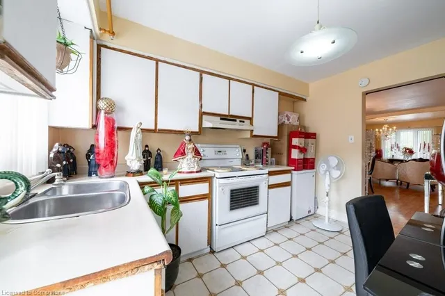 Additional image 8 of 13 Rolyat St