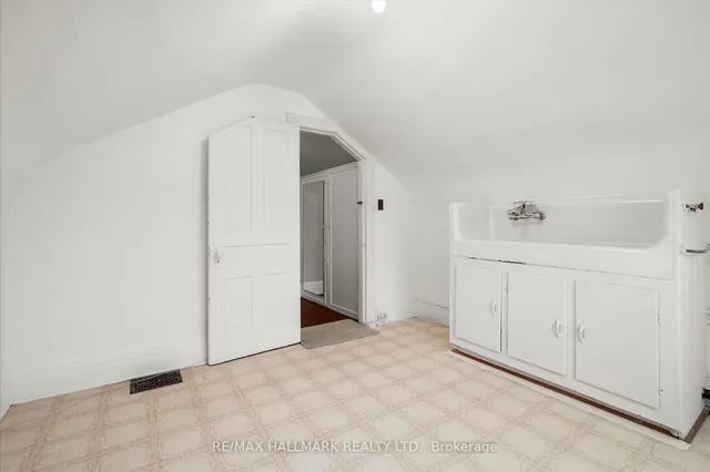 Additional image 26 of 393 Ossington Ave