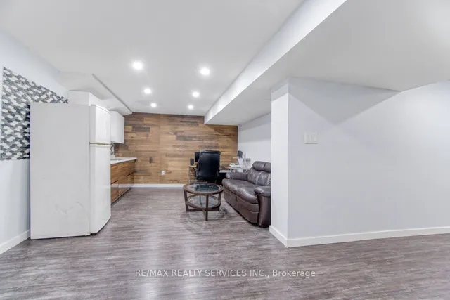 Additional image 30 of 149 Brisdale Dr