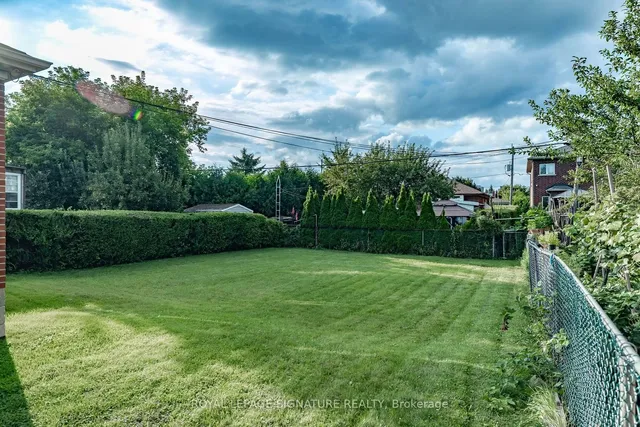 Additional image 34 of 136 Regina Ave