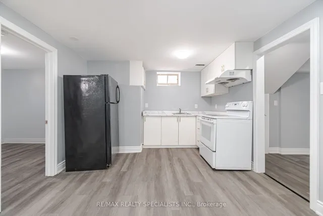 Additional image 26 of 18 Sanford Cres