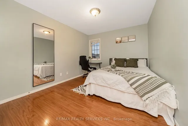 Additional image 19 of 77 Crown Victoria Dr