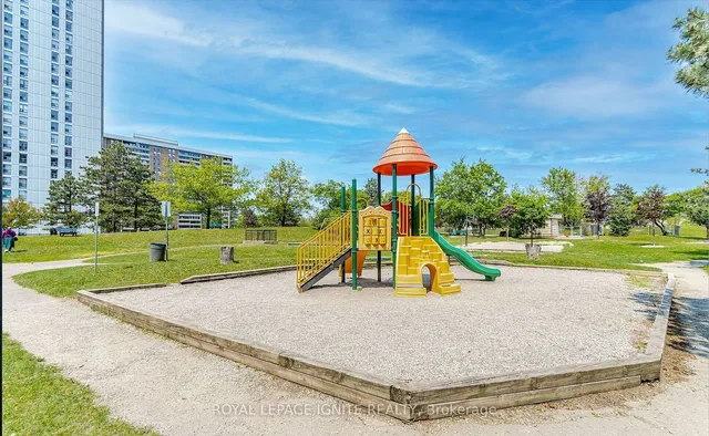 Additional image 21 of 17 Knightsbridge Rd Unit 904