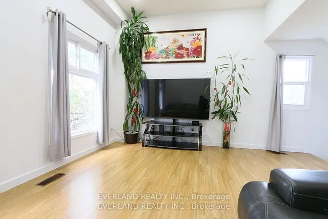 Additional image 4 of 1121 Sandhurst Circ Unit 25