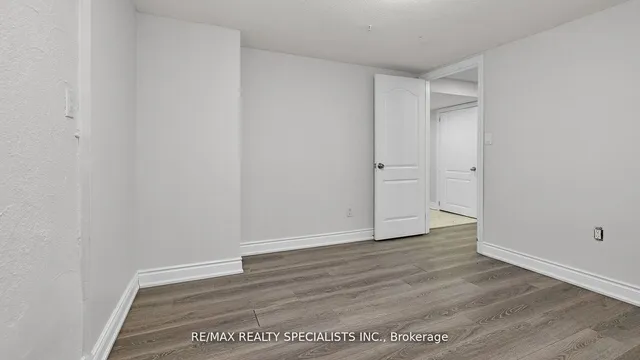 Additional image 32 of 16 Drake Blvd