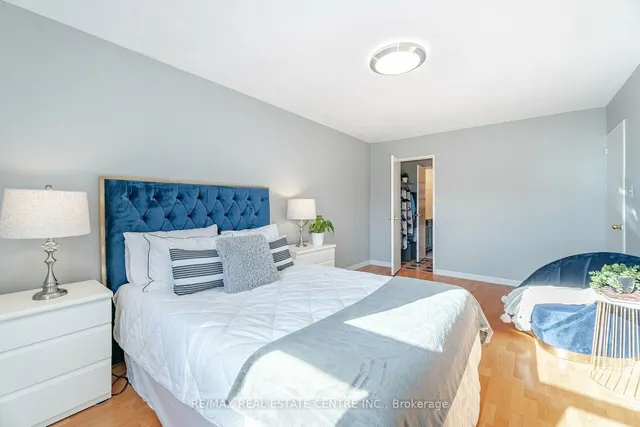 Additional image 18 of 714 The West Mall Unit 1009