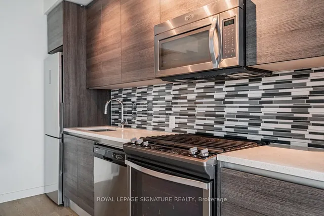 Additional image 5 of 111 Bathurst St Unit 814