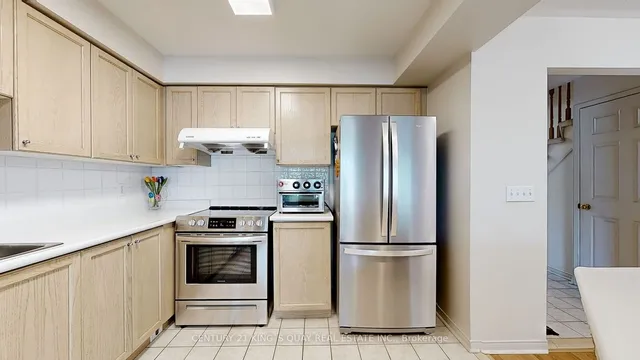 Additional image 10 of 83 Mondeo Dr Unit 150