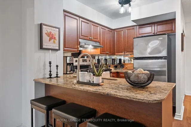 Additional image 8 of 225 Wellesley St Unit 216