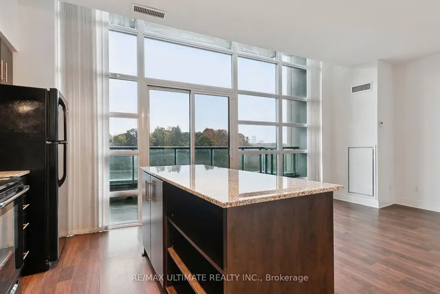 Additional image 25 of 35 Brian Peck Cres Unit 102