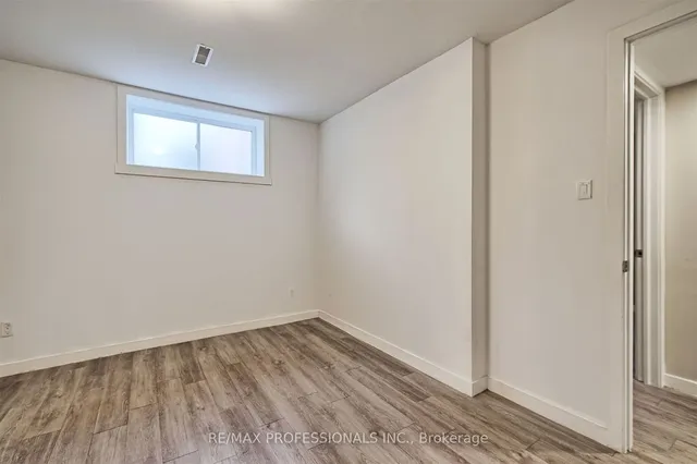 Additional image 24 of 16 Muskoka Ave