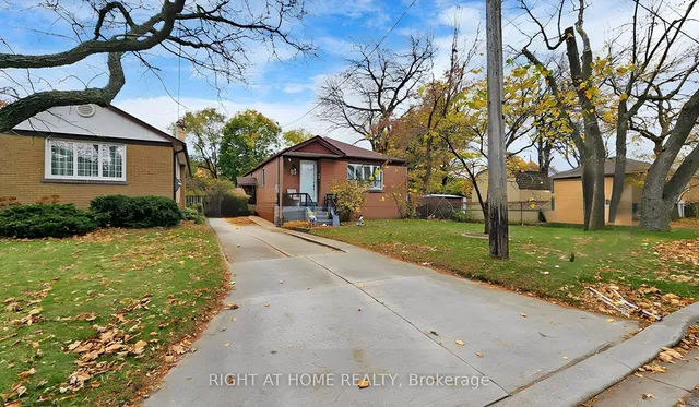 Primary image of 17 Bisset Ave