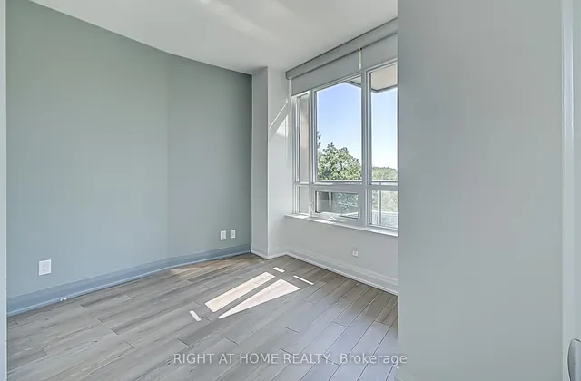 Additional image 21 of 36 Park Lawn Rd Unit 305