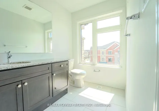 Additional image 37 of 4 Plume St