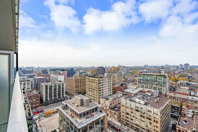 Additional image 32 of 11 Charlotte St Unit 2004