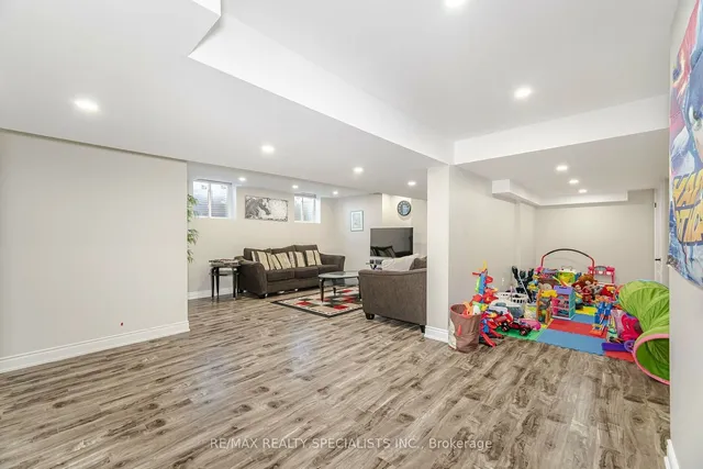 Additional image 29 of 8 Herringbone Cres