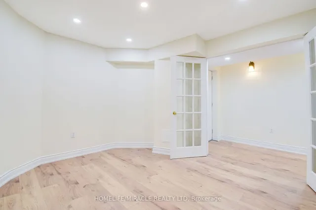 Additional image 32 of 55 Lyndbrook Cres