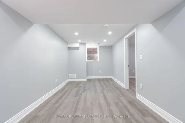 Additional image 24 of 18 Sanford Cres