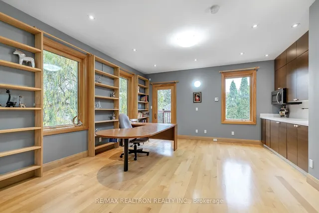 Additional image 23 of 98 Burbank Dr