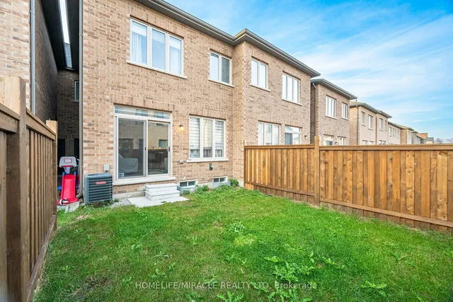 Additional image 38 of 129 Adventura Rd