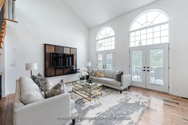 Additional image 12 of 13 Classic Dr