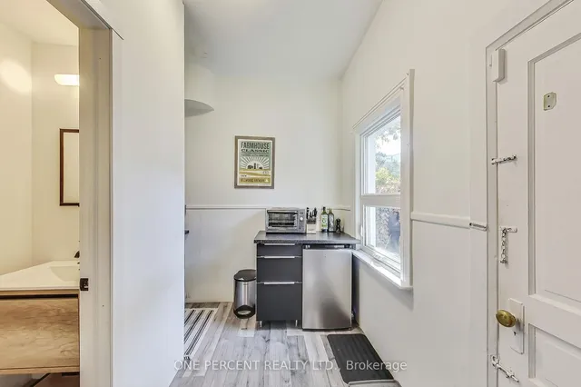 Additional image 14 of 825 Adelaide St