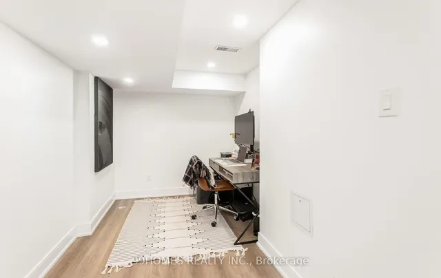 Additional image 18 of 70 Sky Harbour Dr