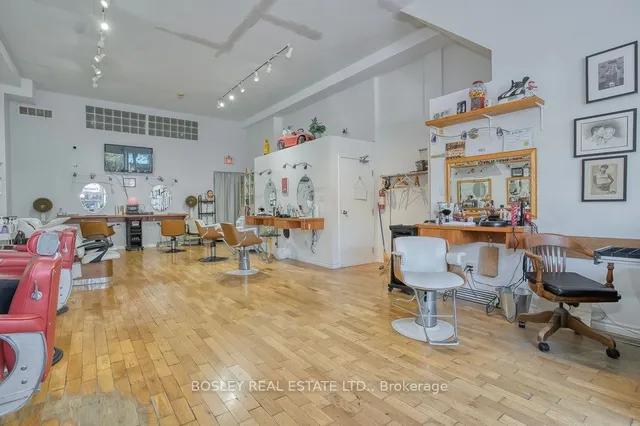 Additional image 20 of 2909 Dundas St