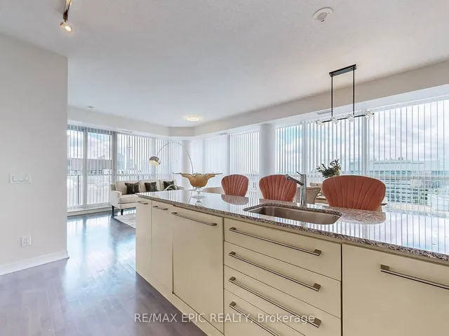 Additional image 10 of 770 Bay St Unit PH308