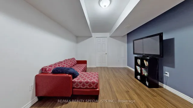 Additional image 34 of 66 Vintage Gate