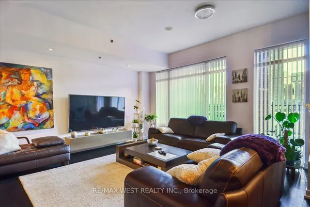 Additional image 2 of 220 George St Unit TH1