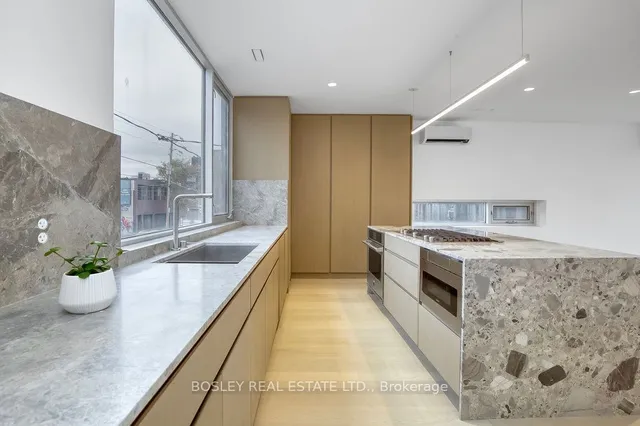 Additional image 4 of 899 Dundas St