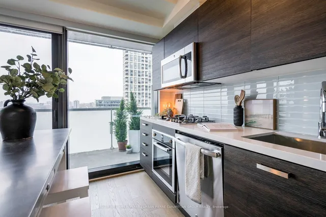 Additional image 16 of 11 Charlotte St Unit 2004