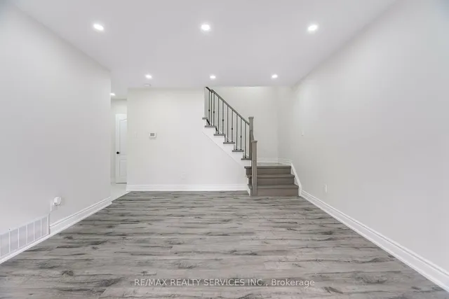 Additional image 5 of 41 Town House Cres