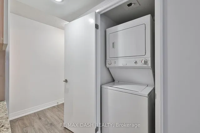 Additional image 33 of 25 Carlton St Unit 2010