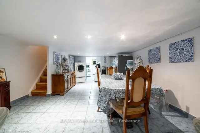 Additional image 19 of 13 Rolyat St