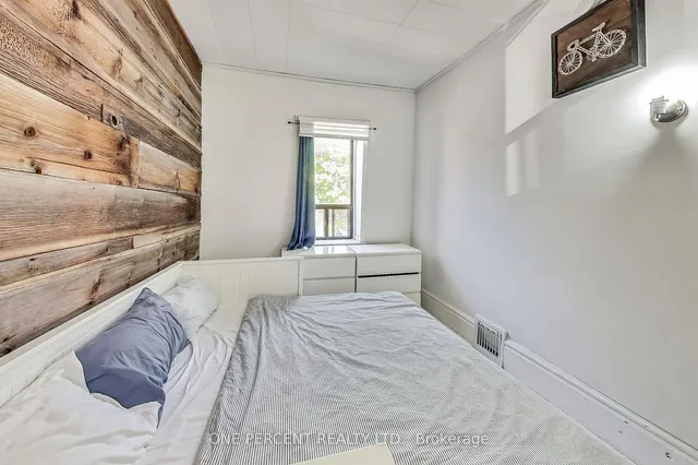 Additional image 21 of 825 Adelaide St