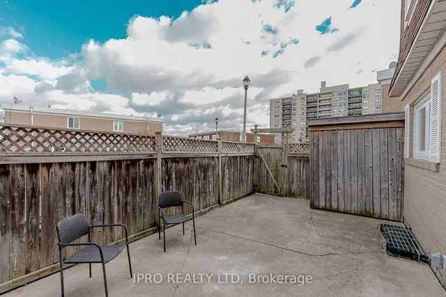 Additional image 34 of 17 Town House Cres