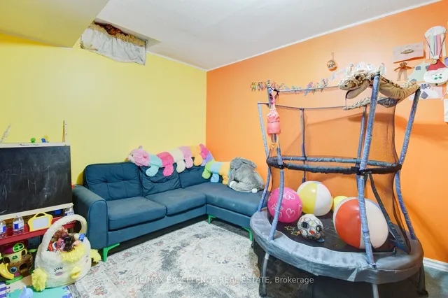 Additional image 33 of 54 Whiteface Cres