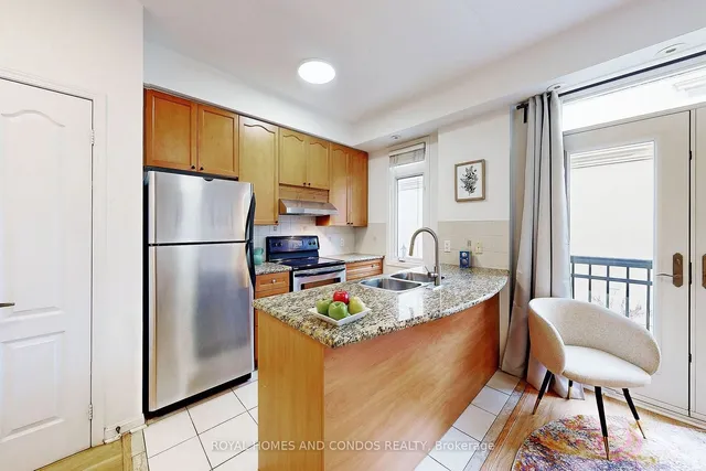 Additional image 11 of 60 Carr St Unit Th5