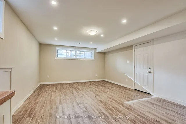 Additional image 18 of 16 Muskoka Ave