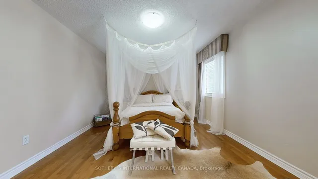 Additional image 30 of 19 Hollowgrove Blvd