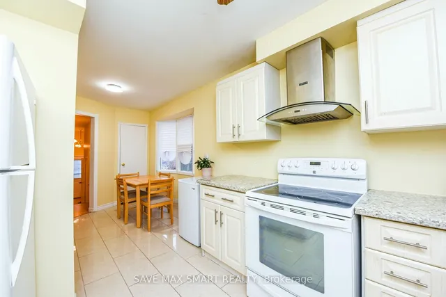 Additional image 8 of 10 Keewatin Gate