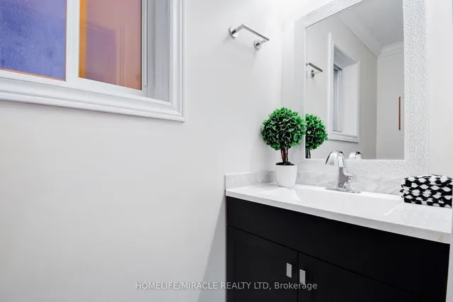 Additional image 31 of 55 Lyndbrook Cres