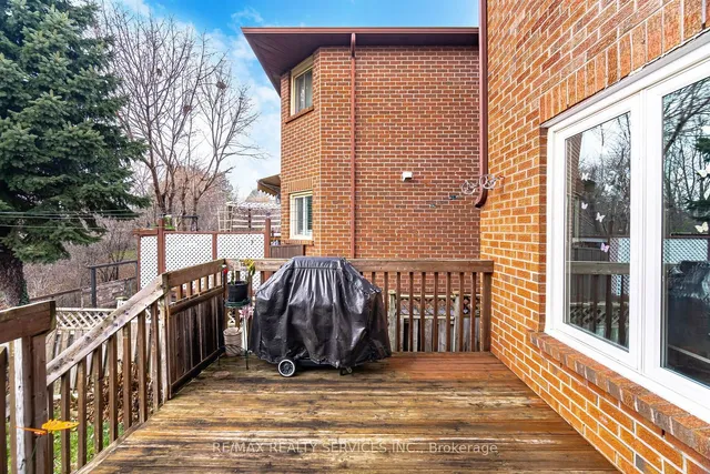 Additional image 37 of 140 Lord Simcoe Dr
