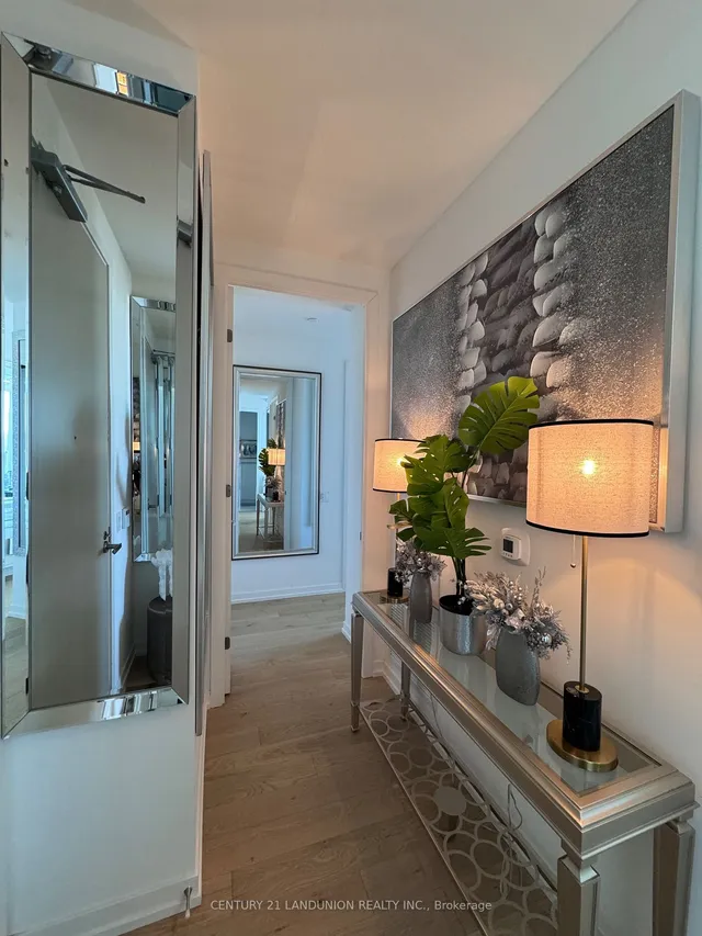 Additional image 23 of 138 Downes St Unit PH206