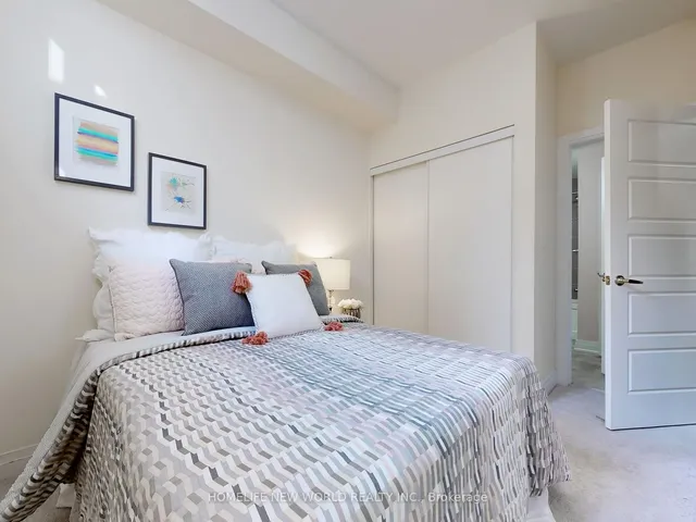 Additional image 18 of 717 Lawrence Ave Unit 39