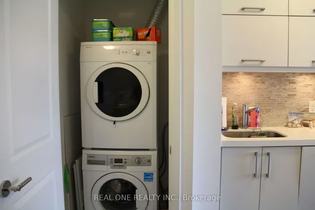 Additional image 11 of 1080 Bay St Unit 1811